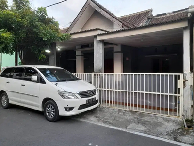 Disewakan rumah belakang luwes gentan