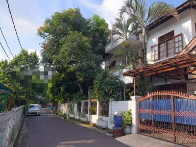Jual Rumah Luas, Hoek di Cipayung, Jakarta Timur.