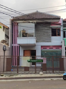 Rumah 2 Lantai Cocok Untuk Kantor/ Usaha, Sayap Jalan Riau