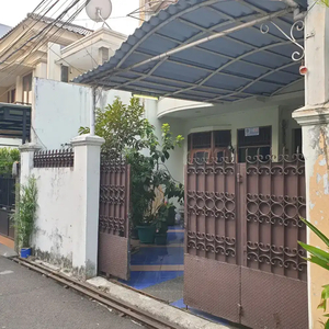 Rumah 2 Lantai Dekat Dengan Stasiun MRT Blok A