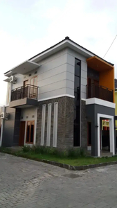 Rumah 2 lantai dijual di timur Semanggi, Pasar Kliwon, Solo.