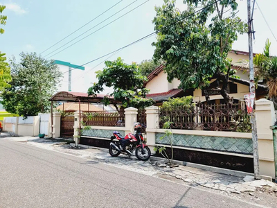 Rumah 2 Lantai Nyaman dan Luas di Laweyan Surakarta (DR)
