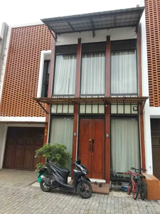 Rumah 3 Lantai siap huni di Dago Bandung bisa KPR