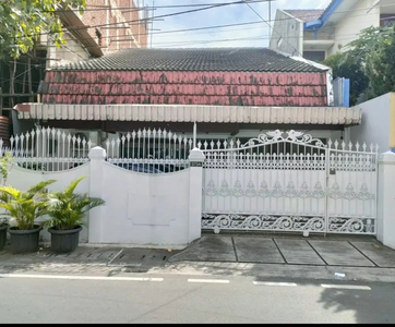 RUMAH DIJUAL RAPIH & TERAWAT SEMI FURNISHED LOKASI FAVORIT KEMAYORAN