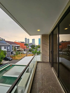 Rumah mewah 2 lantai di Puri Indah Jakarta Barat