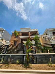Rumah mewah 3 lantai include semua perabot dekat mall Panakkukang