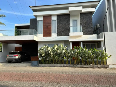 Rumah Mewah dalam Perumahan Elit Utara Hyatt Jalan palagan Km 10