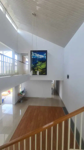 Rumah Terawat dengan Ceiling Tinggi Budi Indah Setiabudi Bandung
