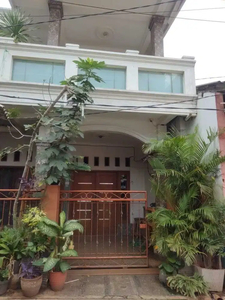 Rumah tua Ciledug Tangerang,2 lantai,akses mobil