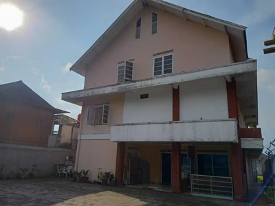 Rumah Villa 3 Lantai Murah Hitung Tanah di Lembang Bandung Barat