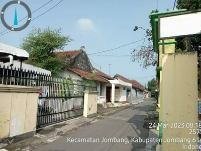 Dijual Cepat BU Rumah Lama Kokoh Luas di Jombang Jalan Tugu