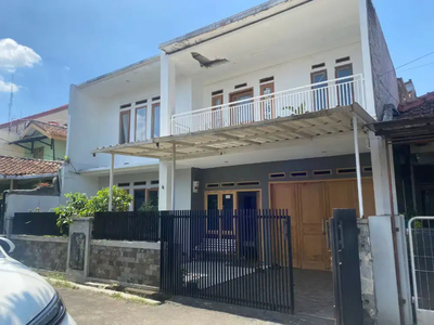 DIJUAL RUMAH BESAR 2Lt dalam komplek jalan lebar siap huni