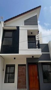 Dijual Rumah Mewah 2 Lantai Lokasi Strategis Relatif Dekat Jalan Raya