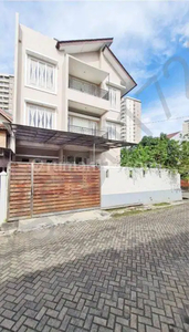 Dijual Rumah Siap Huni 2 lantai Hook Kebon Jeruk Jakarta Barat