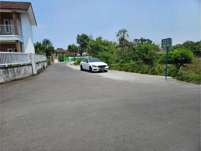 Jalan Utama The Westlake Tanah SHMP Di Area Exit Tol Trihanggo Jogja