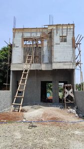 Rumah 2,5 Lantai Kolam Renang anak dekat Tol Jatikarya Bekasi