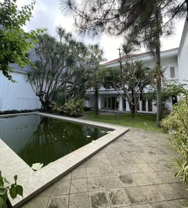 Rumah Sewa Dengan Paviliun di Kemang,Jakarta Selatan