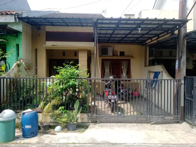 Rumah Town House di Perumahan Pesona Faria, Mampang, Depok