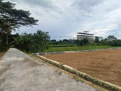 Tanah trihanggo Jalan Kabupaten