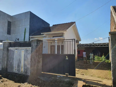 Dijual Murah Rumah Hitung Tanah di Cemorokandang, Malang