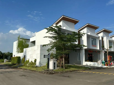 Dijual Rumah Azure Bay Residence, Rumah Mewah Komplek Elit