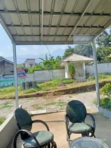 Dijual rumah dengan carport luas