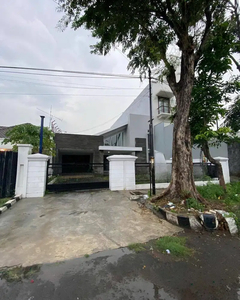 Dijual Rumah Lama Terawat Siap Huni WR Supratman Surabaya Pusat