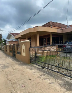 Dijual Rumah Luas 400m² di Bukit Lama, Palembang