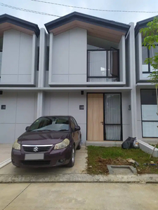 Dijual/ Takeover Rumah 2 lantai di Karawang Barat