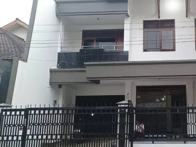 DIsewakan Rumah baru renov sayap BKR, Bandung