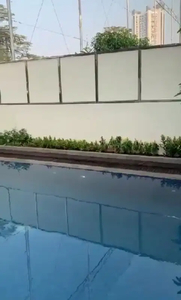 Disewakan rumah termurah di golf residence kemayoran ada kolam renang