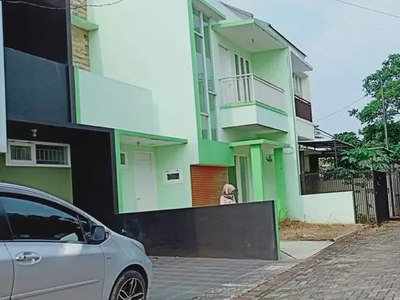 Jual rumah mewah 2 lantai sekitaran q biq bsd