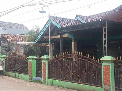 Jual rumah sangat strategis.