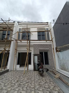 Mumpung Murah Townhouse Mewah 2lantai One Gate System Bisa KPR