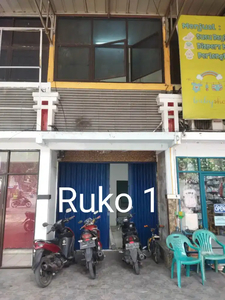 Ruko Ramai Nempel di Jalur Angkot