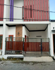 Rumah baru 2 lantai, 300 jutaan