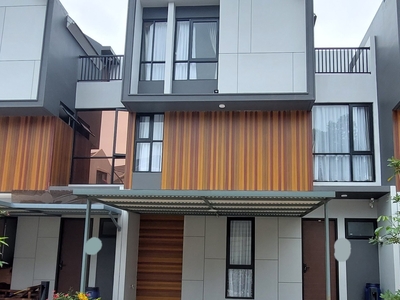 Dijual Rumah Baru Smart Home 2,5 lantai di Kota wsiata Cibubur