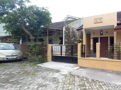 Rumah Dalam Perumahan Di Purwomartani Kalasan