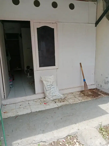 Rumah disewa 3juta/6bln msk mobil garasi di Pinang Ciledug
