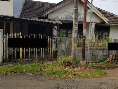 Dijual Rumah Hitung Tanah, Dalam Komplek dan Lokasi Strategis @Ko