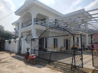 Rumah Mewah Beserta Isinya di Sako Palembang