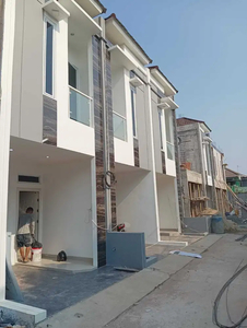 Rumah Mewah Modern 2 Lantai dan Carport di Pisangan Baru Jakarta Timur