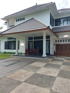 Rumah Pusat Kota Bandung syp Diponegoro,Gasibu 2 Lt Full Furnish