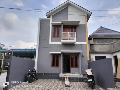 RUMAH SIAP HUNI 2 LANTAI dekat KAMPUS UII di JL. KALIURANG KM 12,5 YK