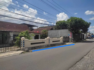 Tanah Sangat Strategis Pinggir Jalan Di JL. Magelang KM. 5 Dekat JCM