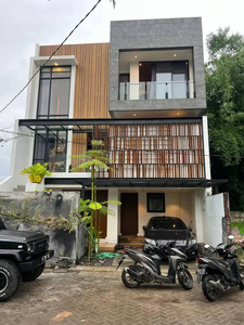 Villa Mewah Dijual Full Furnish Dekat Wisata Kota Batu