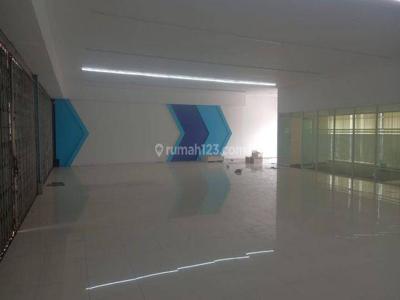 Disewakan Bangunan Ex Showroom Mobil Pinggir Jalan Besar Narogong