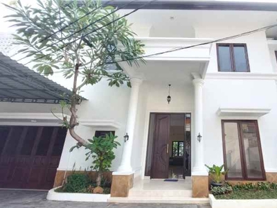 Dijual Rumah Cantik Siap Huni Pool Kemang Jakarta Selatan