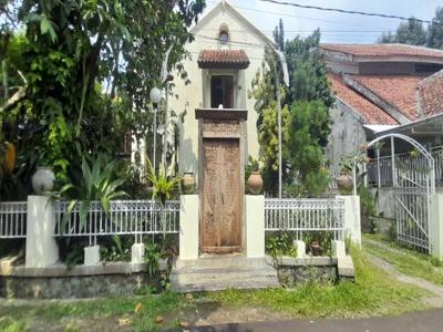 Disewakan Rumah Bergaya Kolonial Tropis Di Baranangsiang Indah