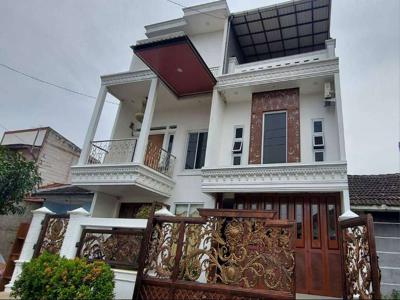Rumah 3 Lantai Cantik Siap Huni di Perum. Karang Satria